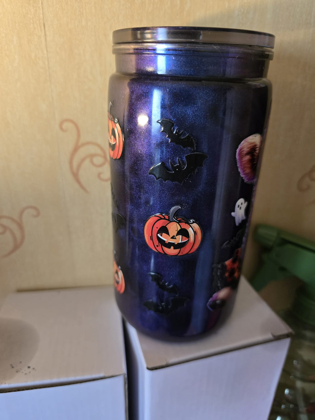 Stunning colour changing highland cow tumbler